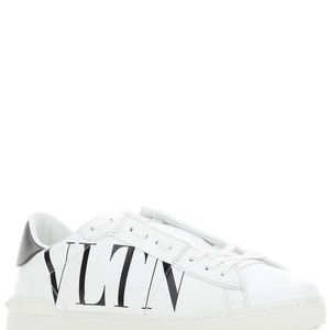 Valentino Garavani Rockstud Round Toe Lae-Up Sneakers